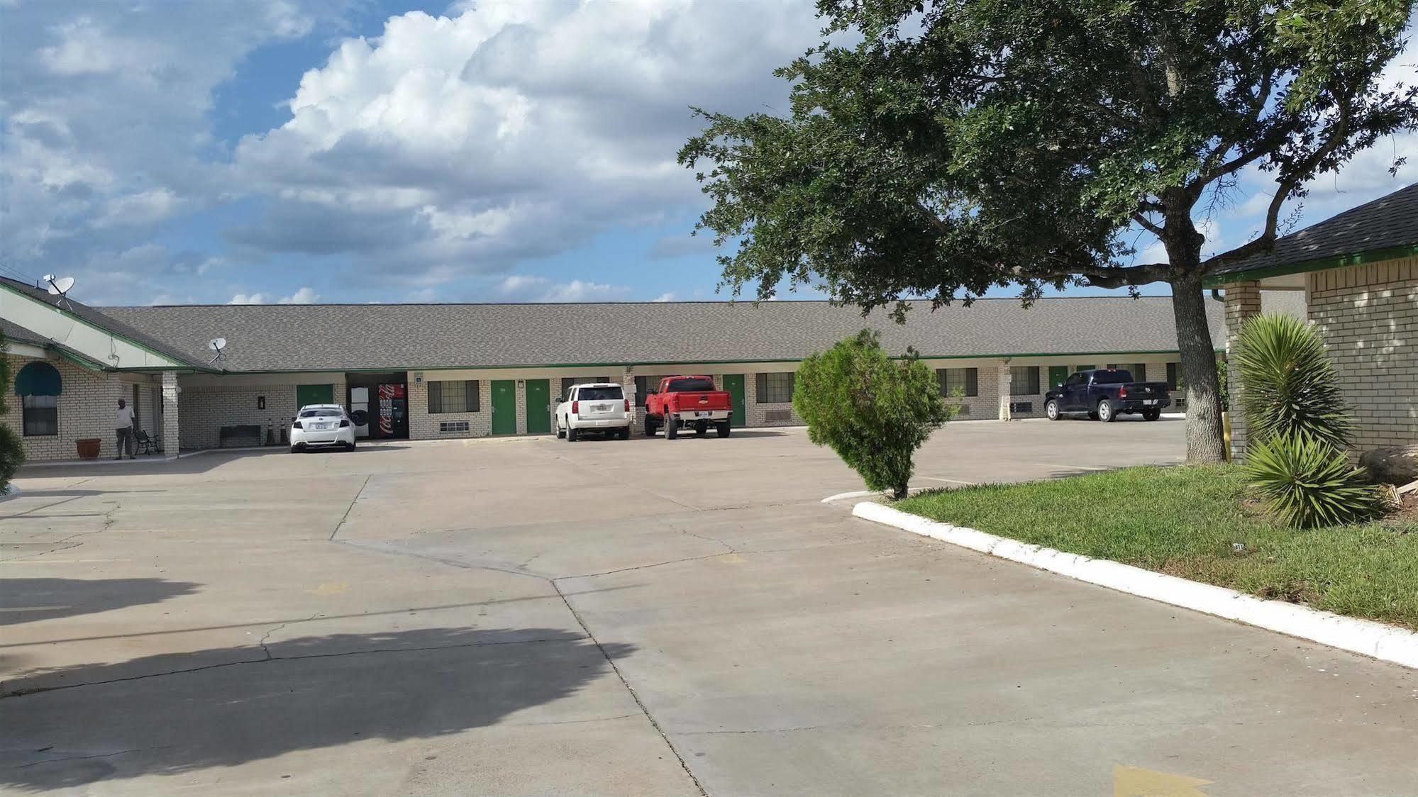 Garden Inn & Suites Hebbronville 外观 照片